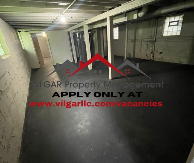 Building Photo - Spacious & Smart Layout! 3-bedroom, 1-bath...