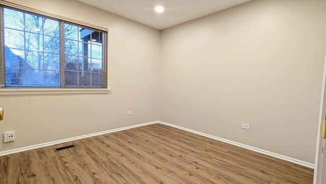 Building Photo - 1628 Columbia Cir