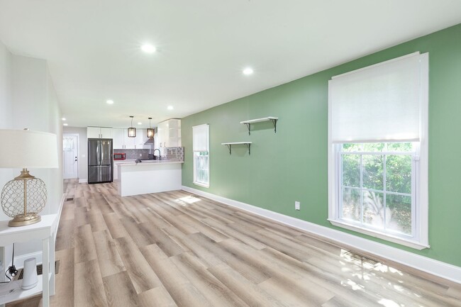 Building Photo - Updated 3bd/2ba Ranch Blocks From Downtown...