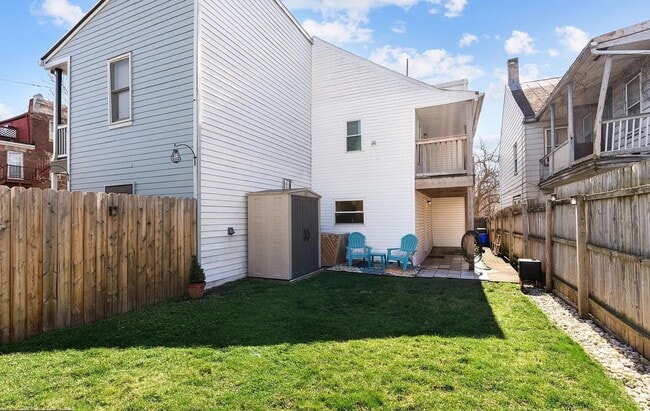 Building Photo - Beautiful 2 Bedroom Home on Verbeke St