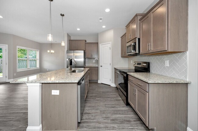 Building Photo - 153 Cherry Laurel Dr