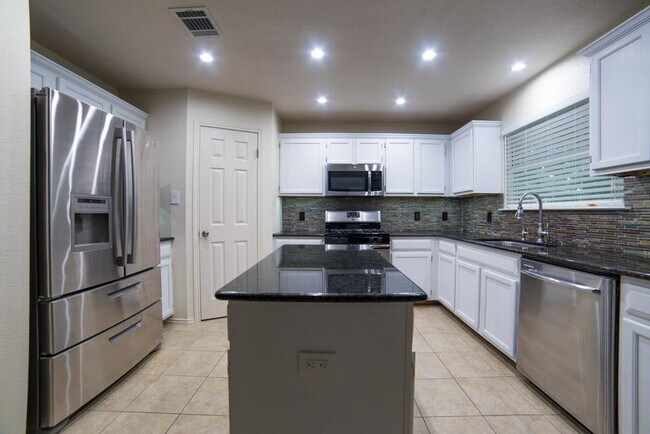 Building Photo - 3109 Sauls Dr