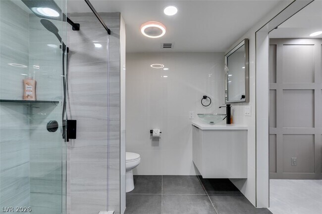 Building Photo - 205 E Harmon Ave