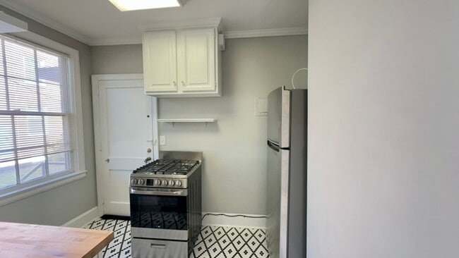 Building Photo - Bright & Modern Renovated 1-Bedroom Condo in Heathwood Court