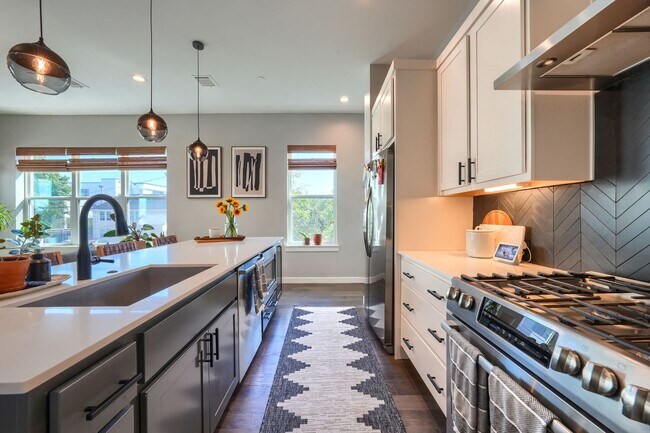 Building Photo - End Unit Townhome