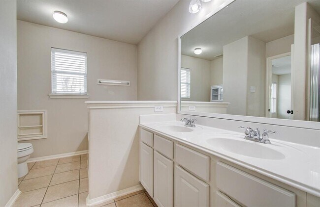 Building Photo - 14555 Gleaming Rose Dr