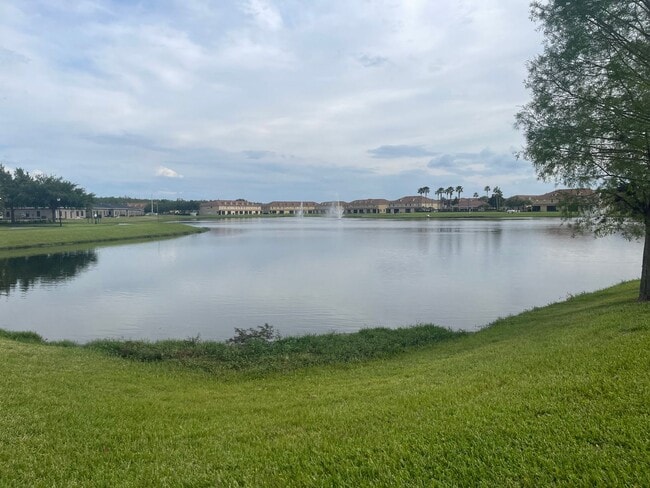Building Photo - Affordable Elegance! 3 Bed 2 Bath Condo in...