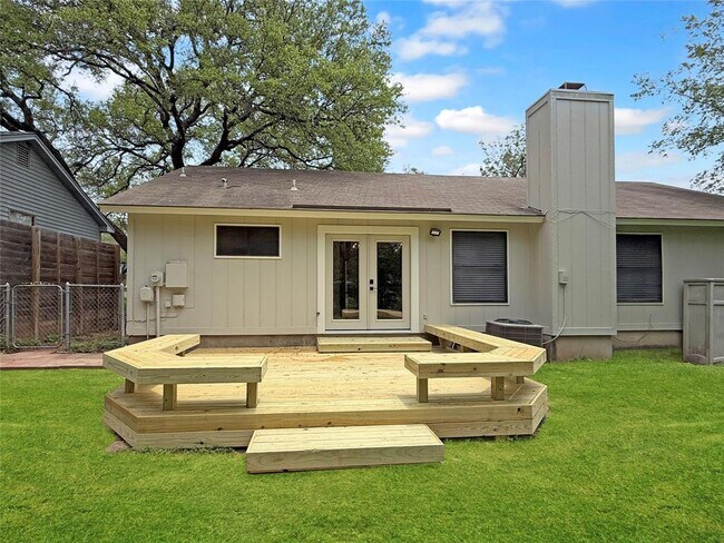 Building Photo - 8814 United Kingdom Dr