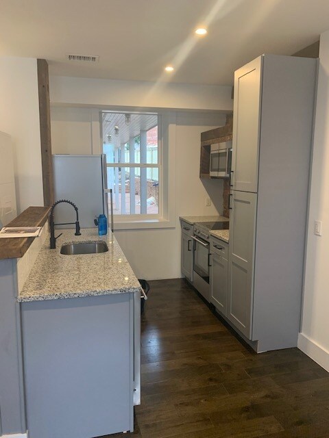 Building Photo - 126 S Market St