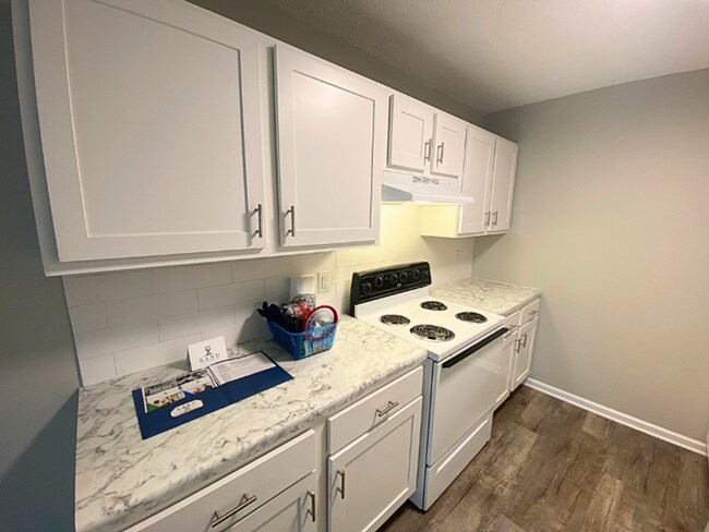 Building Photo - 2 Bedroom Apartment in Maryville, TN – $50...