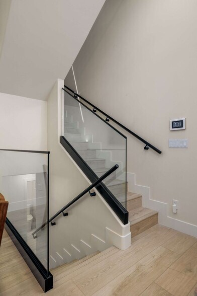 Building Photo - 357 Playa Del Sur St