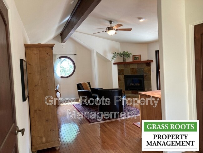 Building Photo - 22912 Montclaire Ct