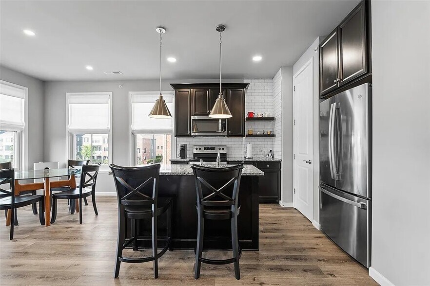 Building Photo - 303 Tillary Ln