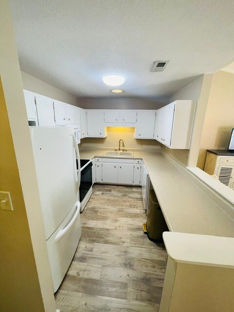 Building Photo - 11 Mulberry Ln