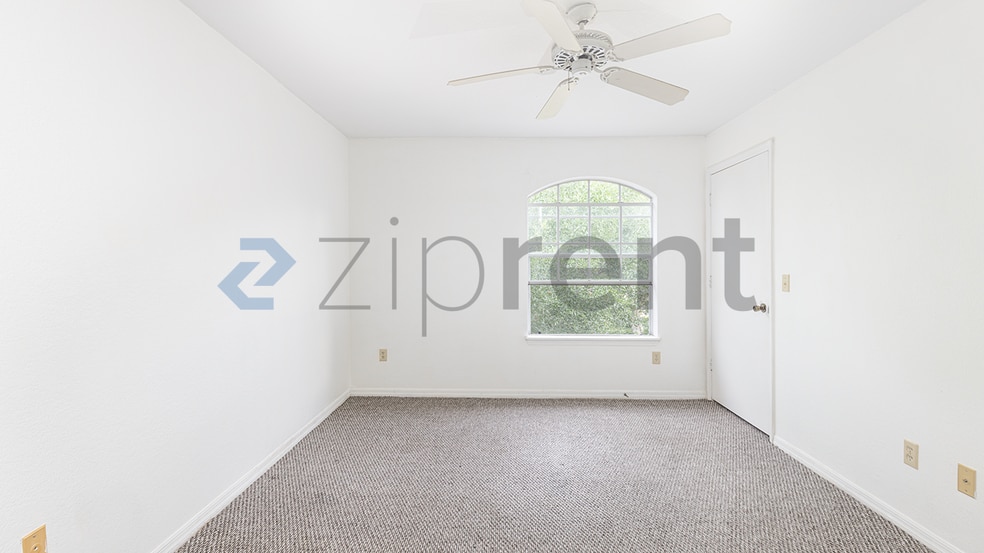 Building Photo - Unit 931