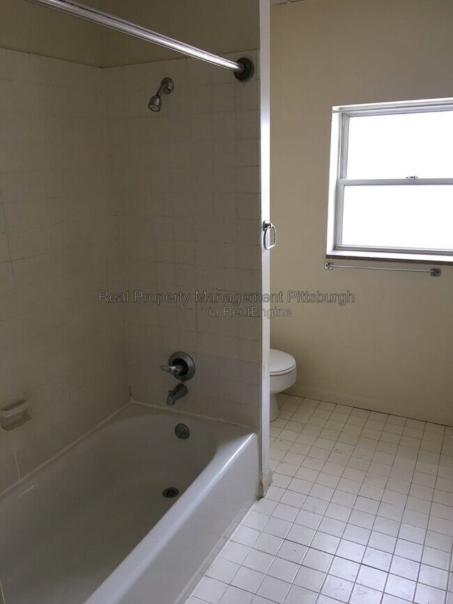 Building Photo - 437 S Aiken Ave