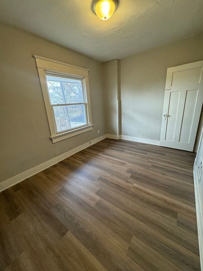 Building Photo - 421 Pritz Ave