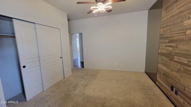 Building Photo - 333 Bainbridge Dr