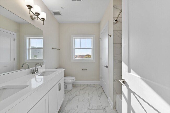 Building Photo - 5233 Highpointe Lakes Dr