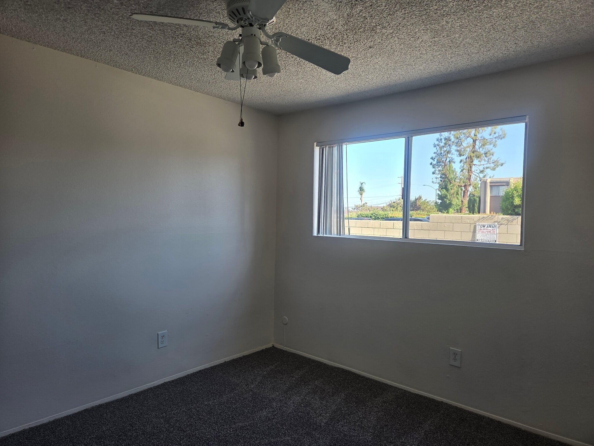 Building Photo - 991 N Mollison Ave