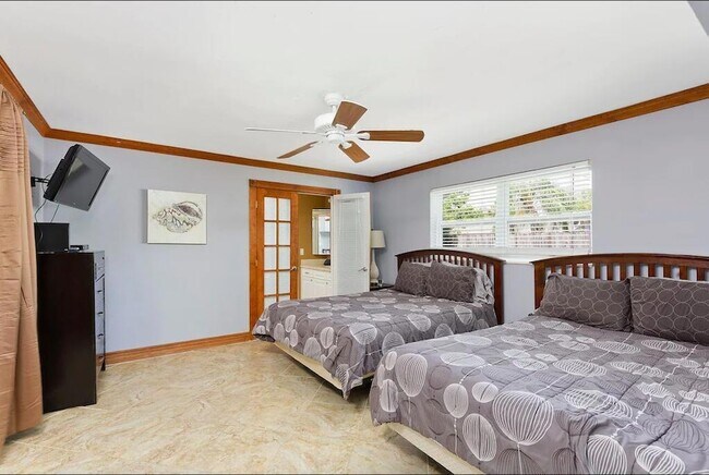 Building Photo - 272 NW 45th St