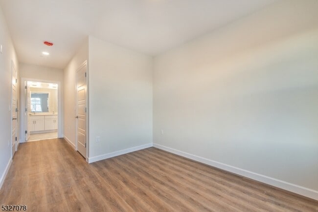 Building Photo - 515 Union Blvd