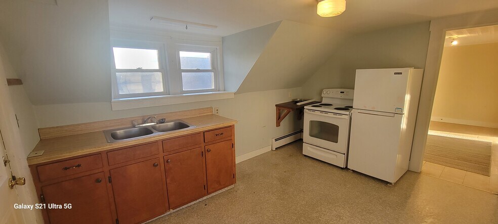 Building Photo - 93 Baldwin St