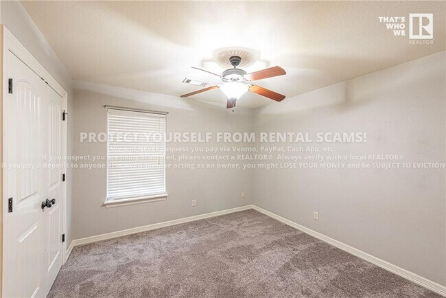 Building Photo - 3800 SW Banbury Dr