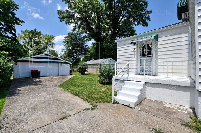 Building Photo - 402 N 41st St
