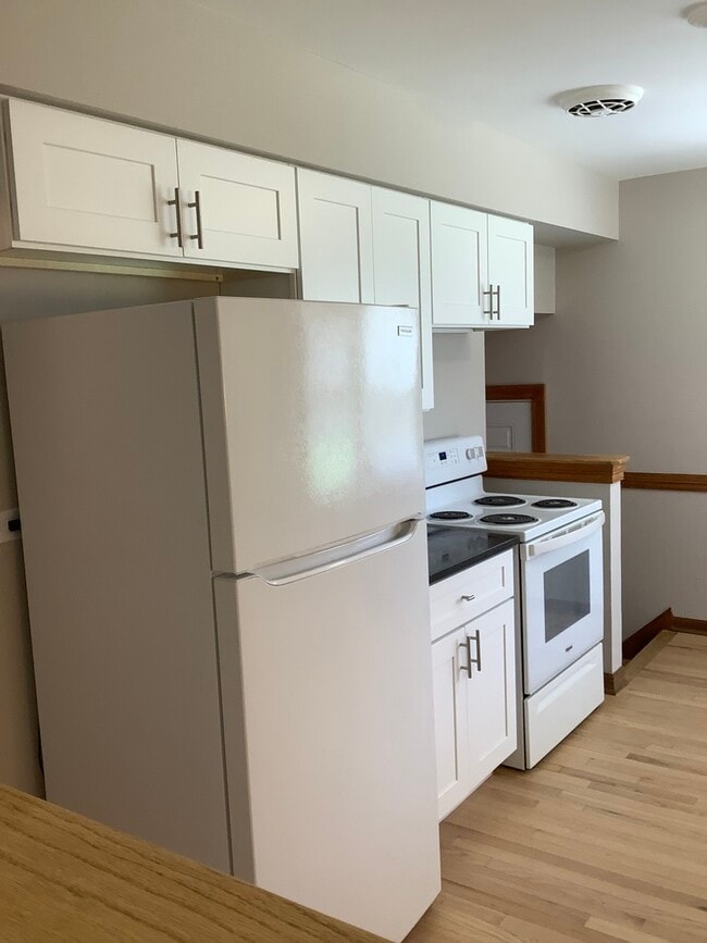 Building Photo - 4920 Cypress Dr