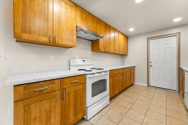 Building Photo - Lakewood Rambler