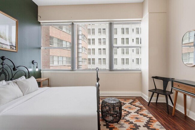 Building Photo - 925 Common St