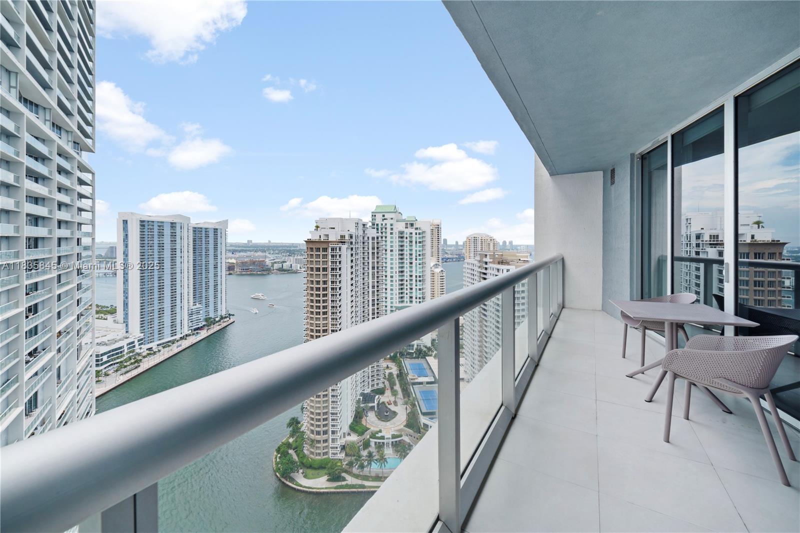 Building Photo - 495 Brickell Ave