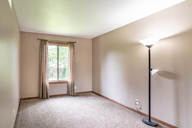 Building Photo - 310 Huntington Dr