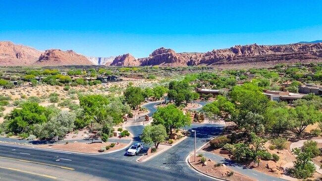 Building Photo - Cliffs of Snow Canyon