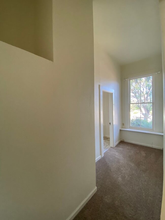 Building Photo - 190 W K St