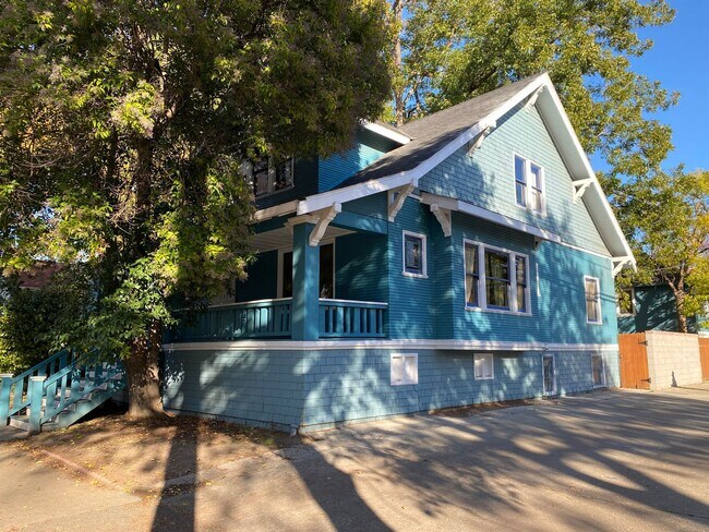 Building Photo - 3 Bed | 2 Bath | McKinley Park Area — $3,375/Month