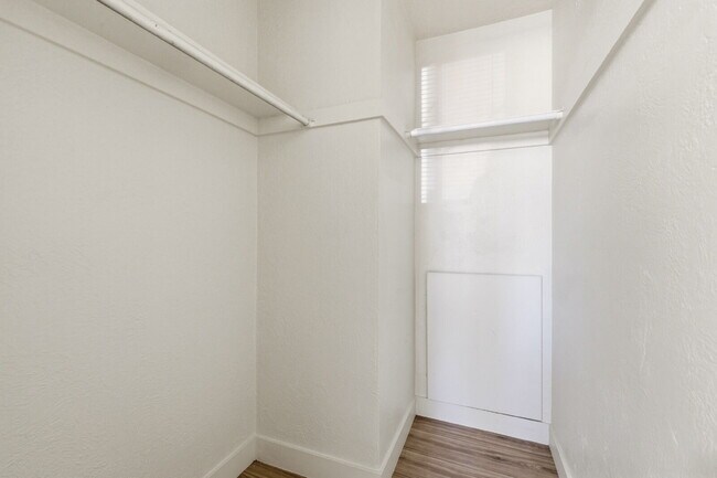 Building Photo - Remodeled 1 Bedroom 1 Bathroom with Easy Access  to Aurora Central and Downtown Denver!
