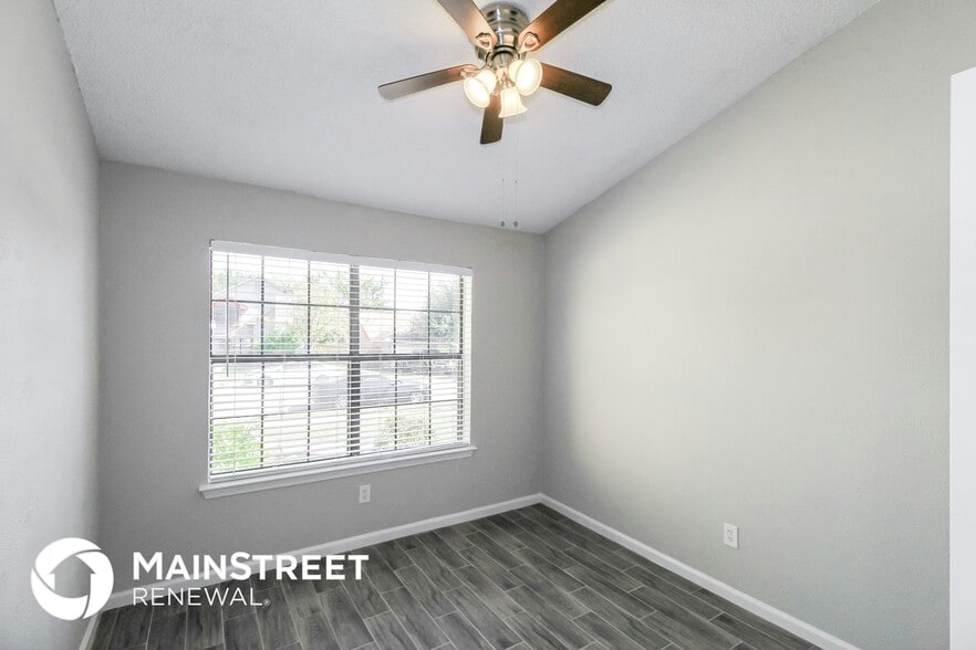 Building Photo - 5520 Creek Valley Dr