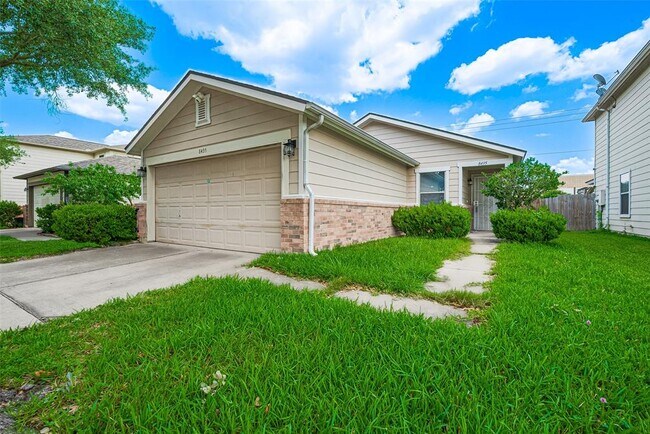 Building Photo - 8435 Westknoll Ln
