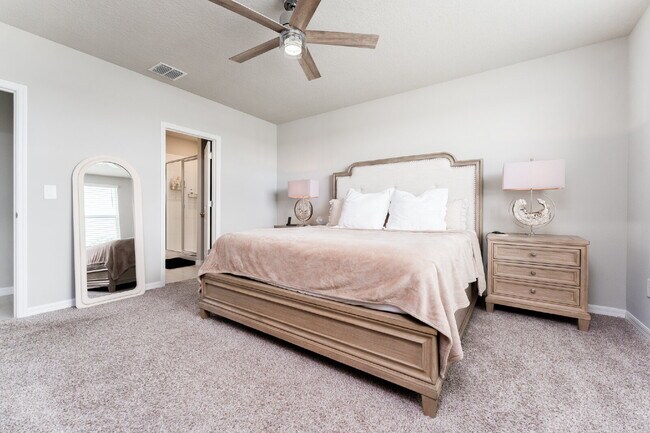 Building Photo - Spacious & Beautifully designed 4 Bedroom/...
