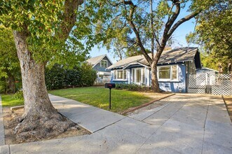 Building Photo - Charming 2-Bedroom Home with Private Yard