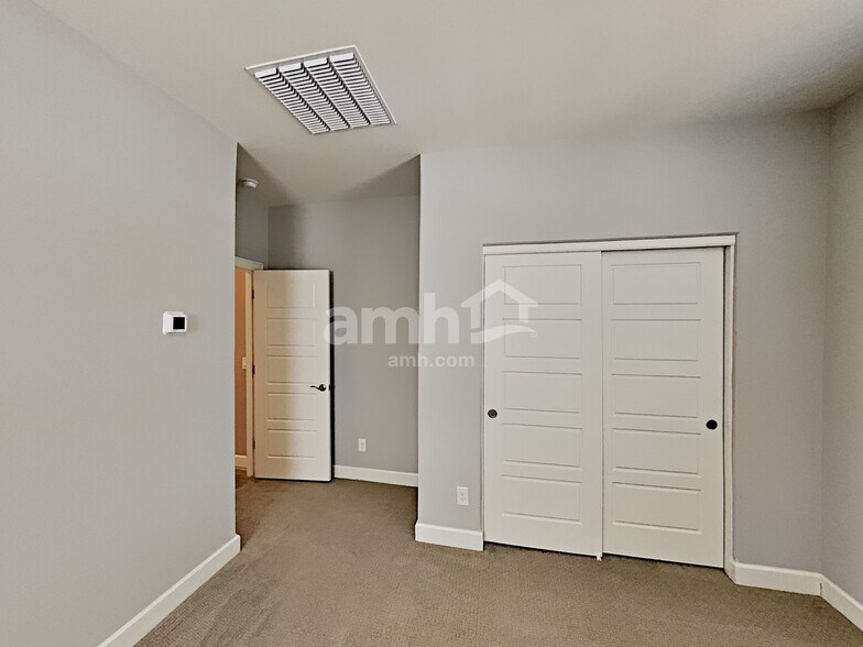 Building Photo - 18256 W Thunderhill Pl