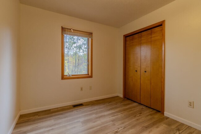 Building Photo - Bright, Beautiful, and Effortlessly Move-In Ready