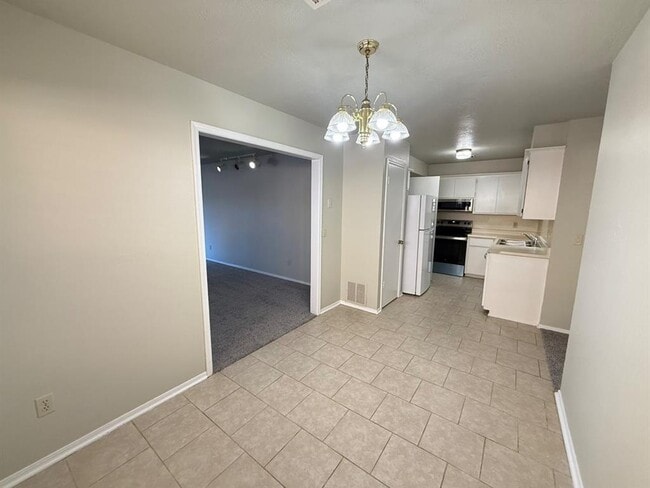 Building Photo - 242 Barrett Pl