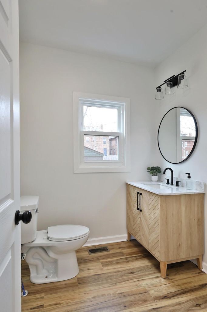 Building Photo - 423 Stoddart Ave