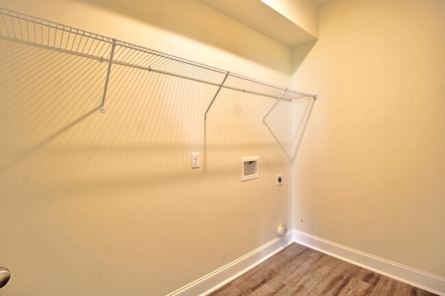 Building Photo - 711 Mill Creek Cir
