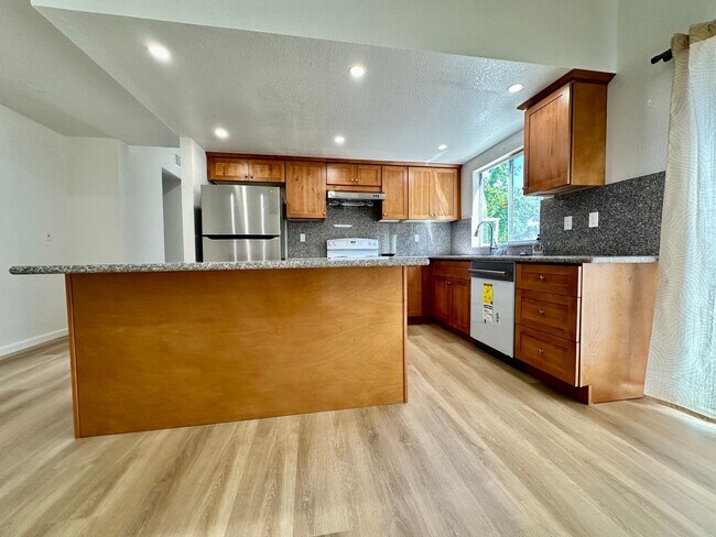 Building Photo - Completely Remodeled 3 Bed 2 Bath Ardenwoo...