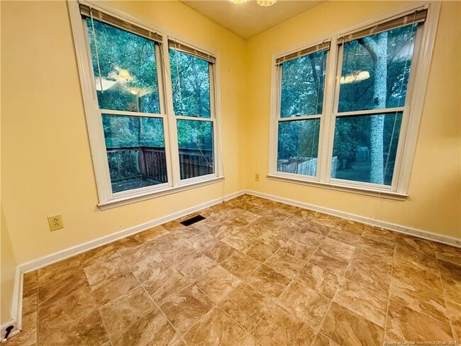Building Photo - 5086 Summer Ridge Rd