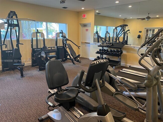 Building Photo - 8060 Fairview Dr